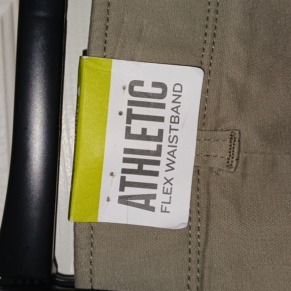 Men's Lee Performance Extreme Comfort cargo shorts. Size 50 Big and Tall. NWT - Picture 4 of 7